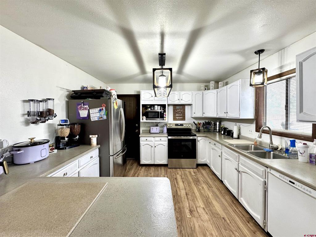 598 Pine Street Property Photo 8