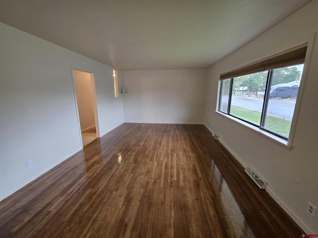 309 Pine View Drive Property Photo 3