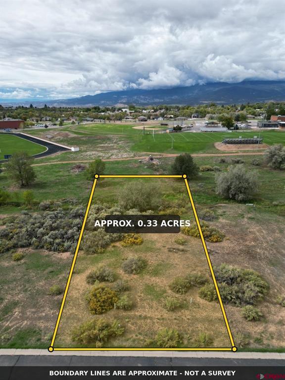 730 Se Pinyon Street Property Photo 2