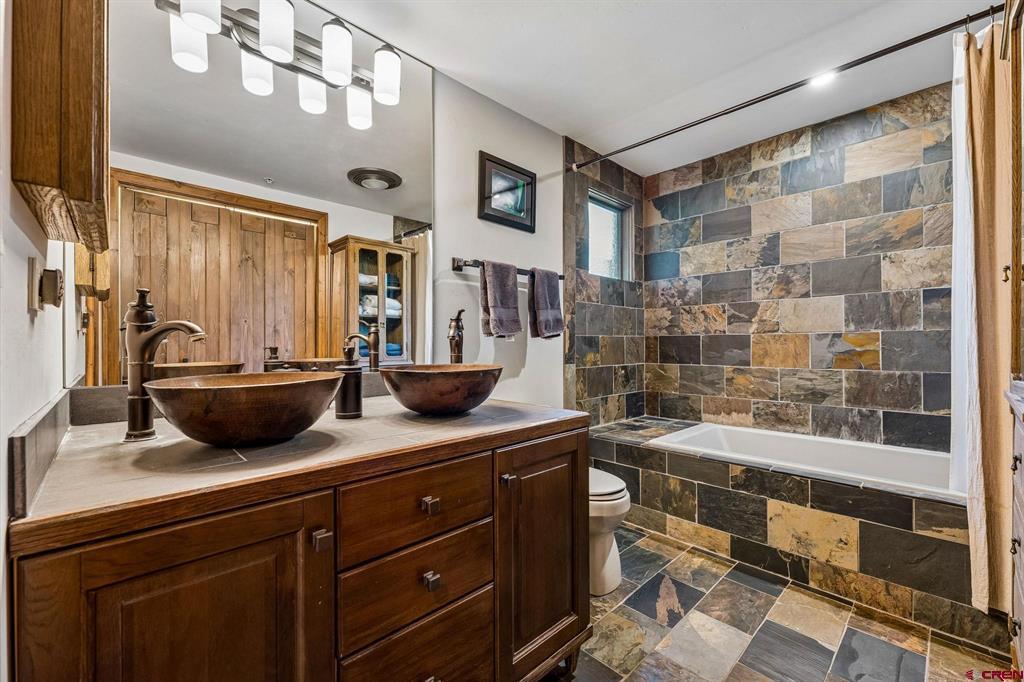 365 S Tamarron Drive Property Photo 23