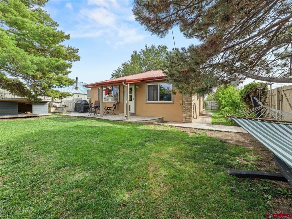 402 1st Street Property Photo 1