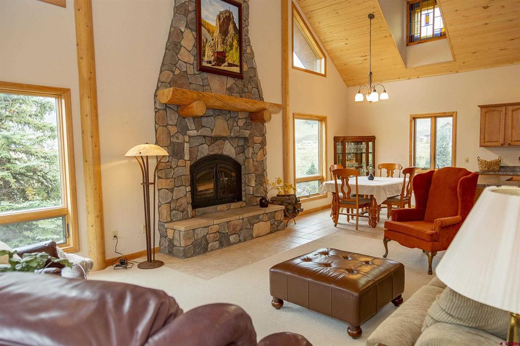 215 Aspen Drive Property Photo 3
