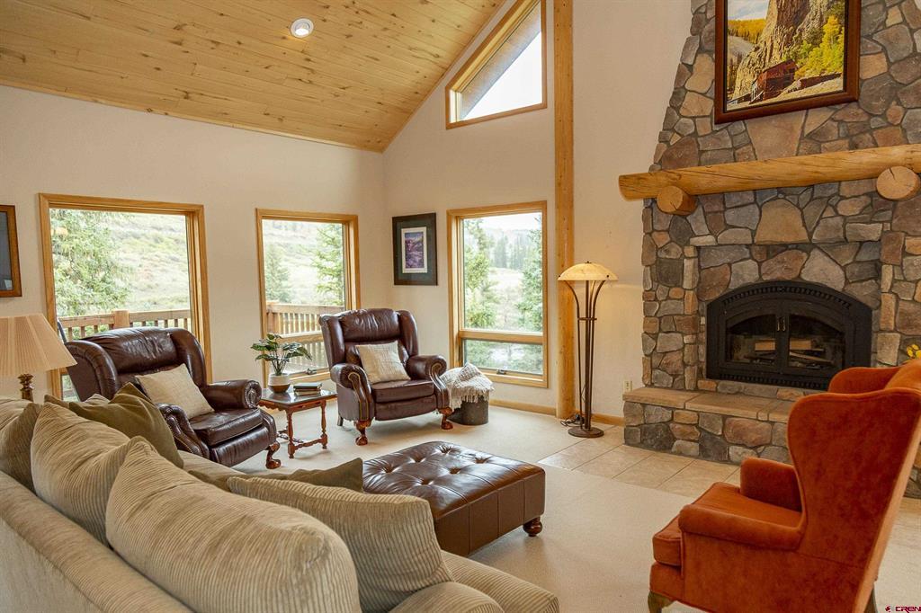 215 Aspen Drive Property Photo 4