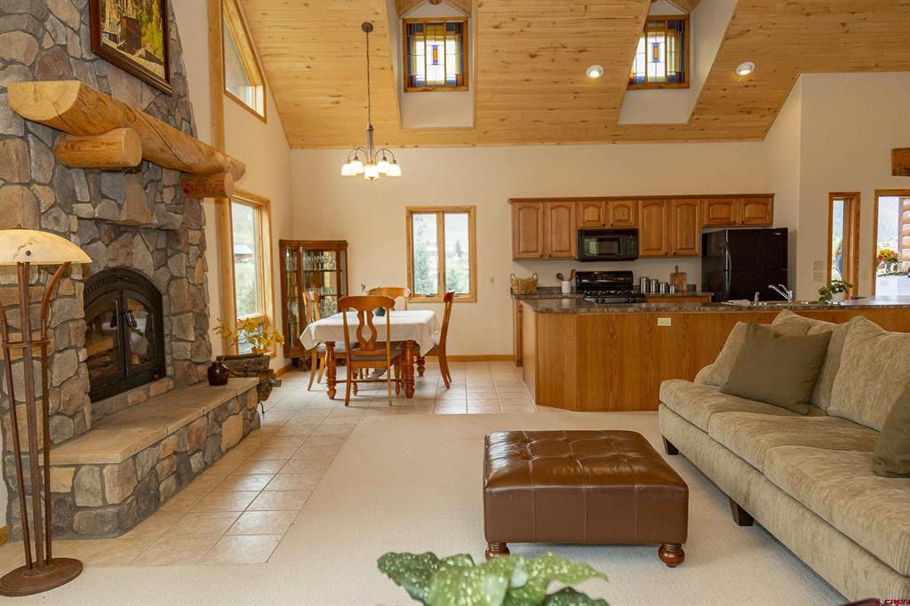 215 Aspen Drive Property Photo 8