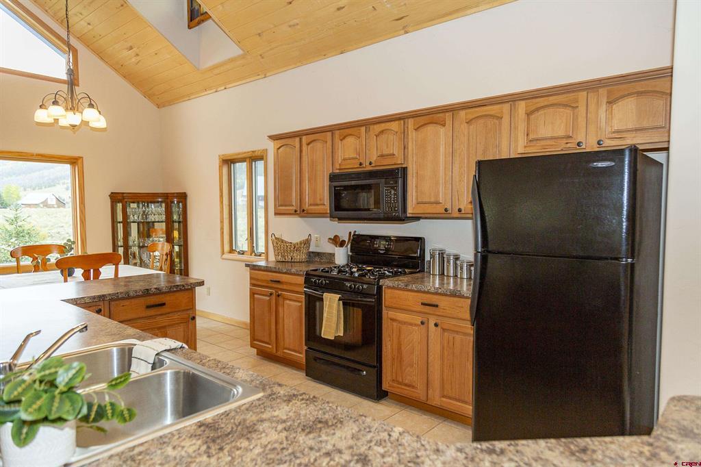 215 Aspen Drive Property Photo 9