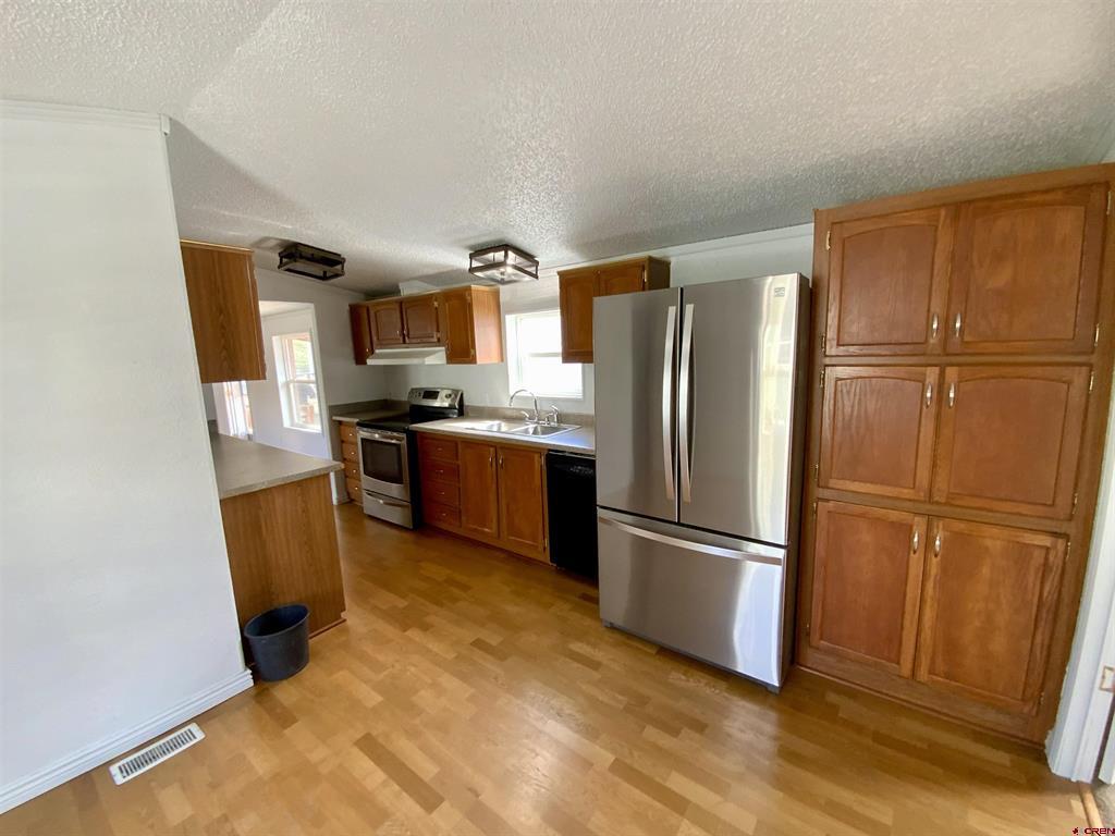 1215 W New York Avenue Property Photo 9
