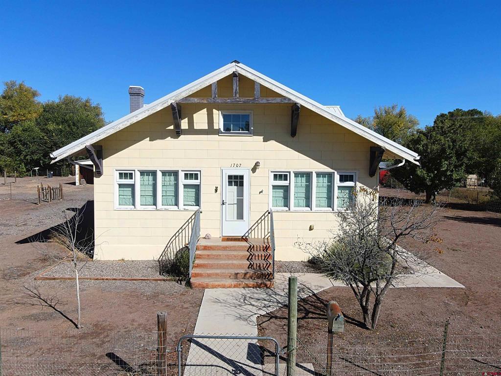 1707 Sickles Street Property Photo 1
