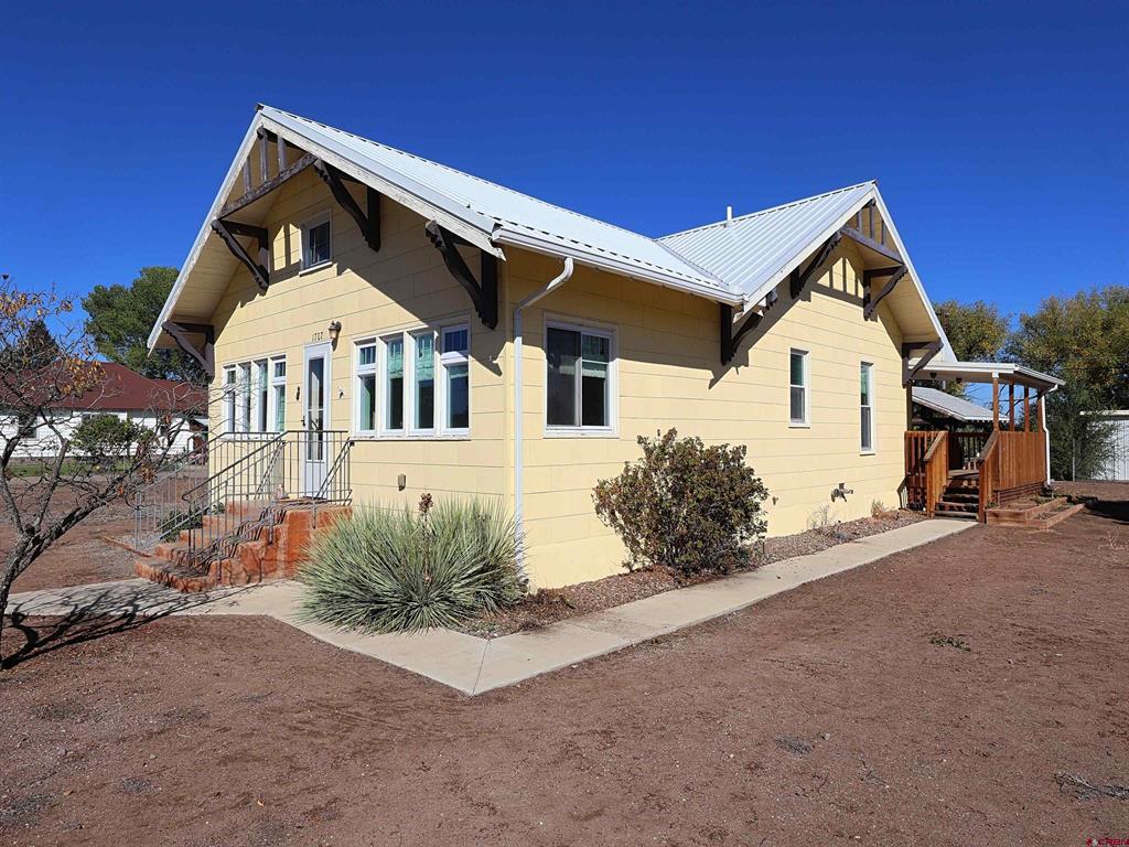 1707 Sickles Street Property Photo 2