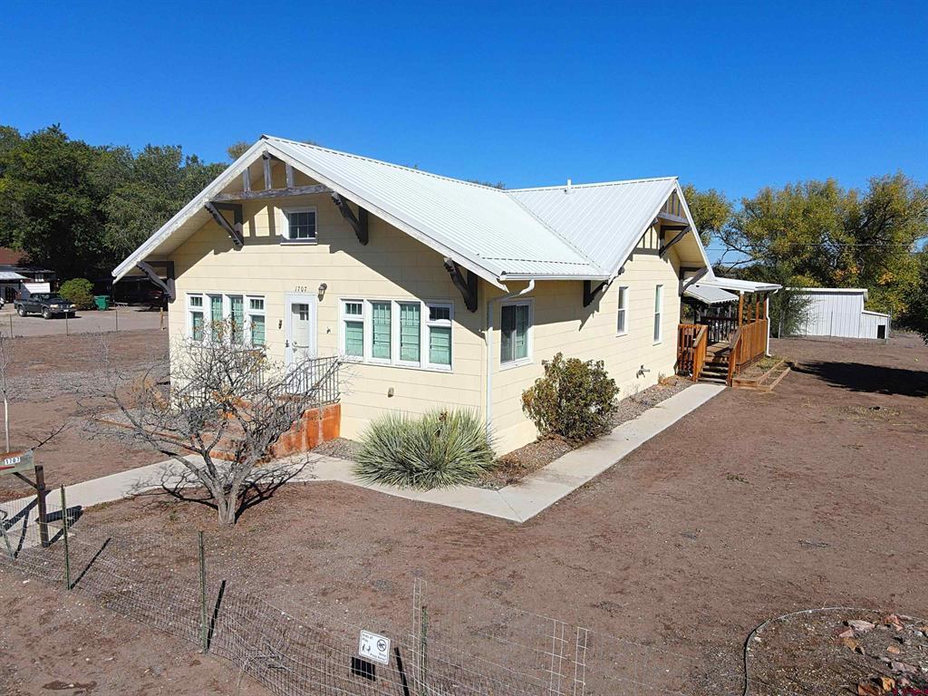 1707 Sickles Street Property Photo 24