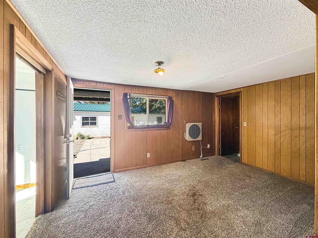 917 Grand Street Property Photo 10
