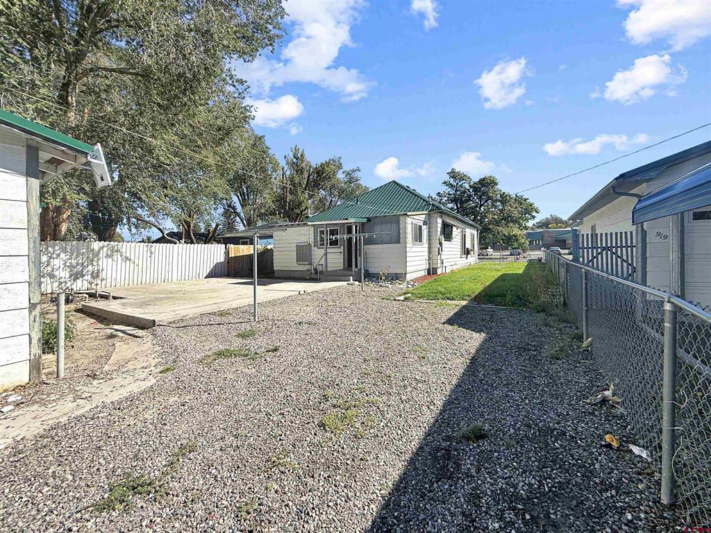 917 Grand Street Property Photo 12
