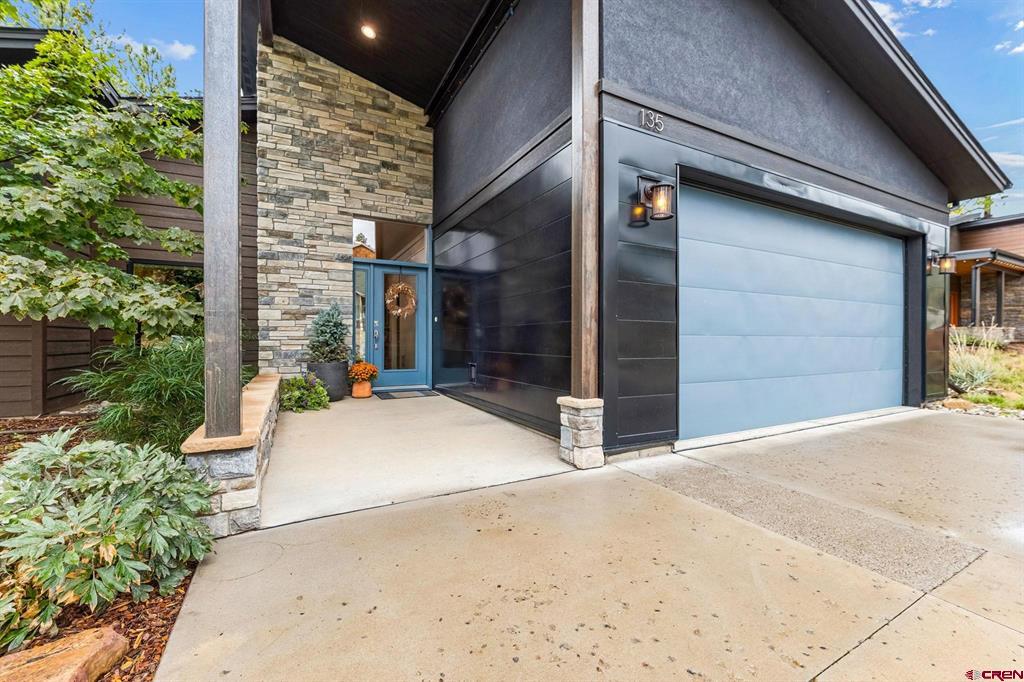 135 Hay Barn Road Property Photo 1