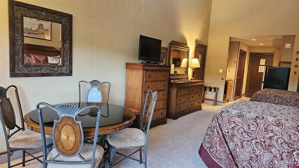 314 N Tamarron Drive Property Photo 4