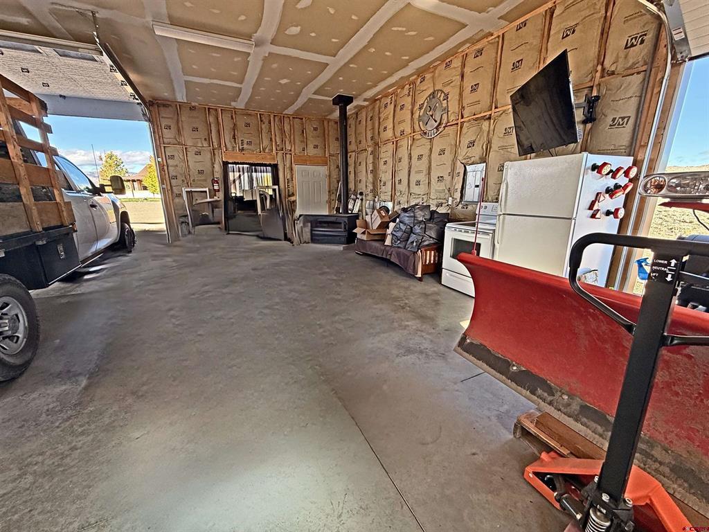 690 County Rd 66 Property Photo 28