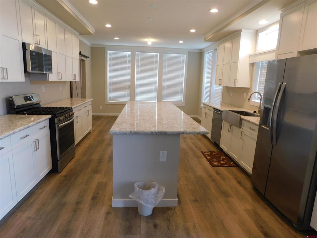 275 5th St Property Photo 3