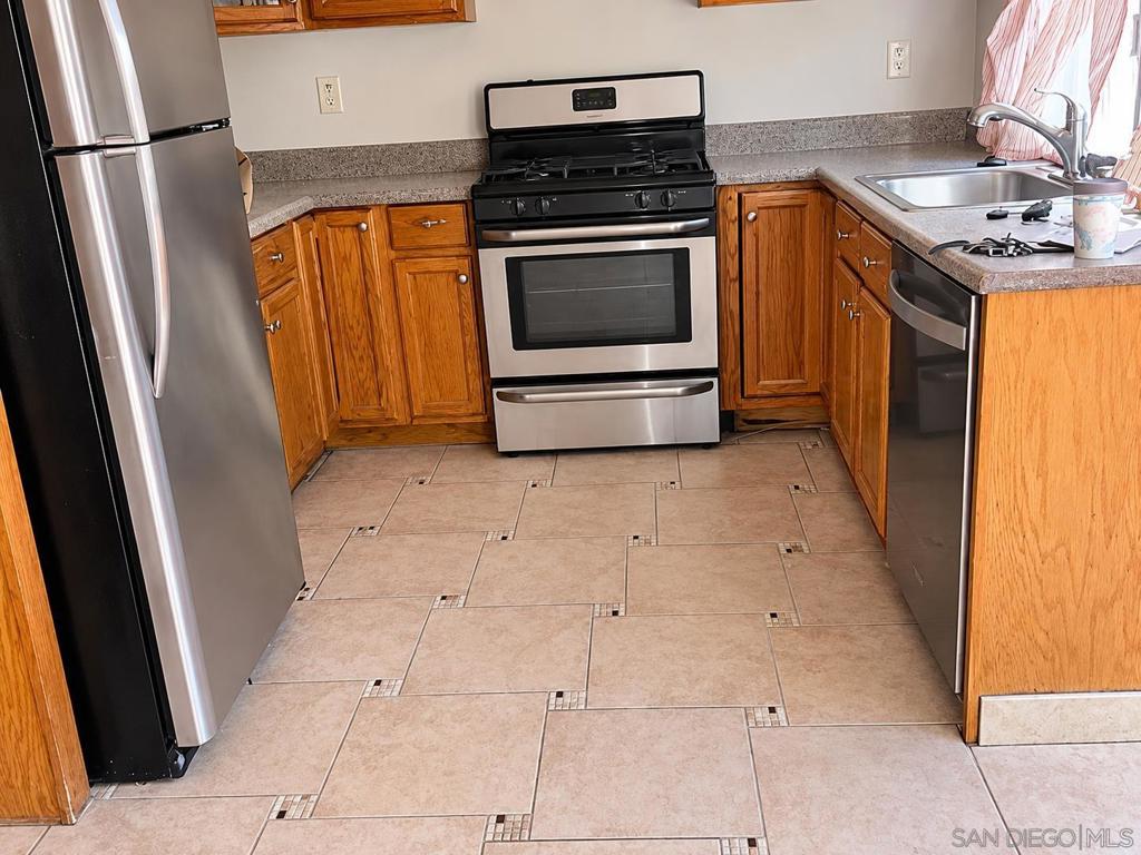 1251 27th Street Property Photo 3