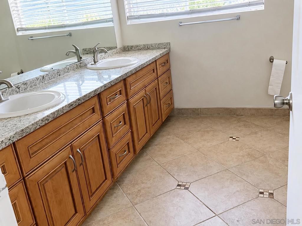 1251 27th Street Property Photo 4