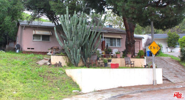 2357 N Indiana Avenue Property Photo 4