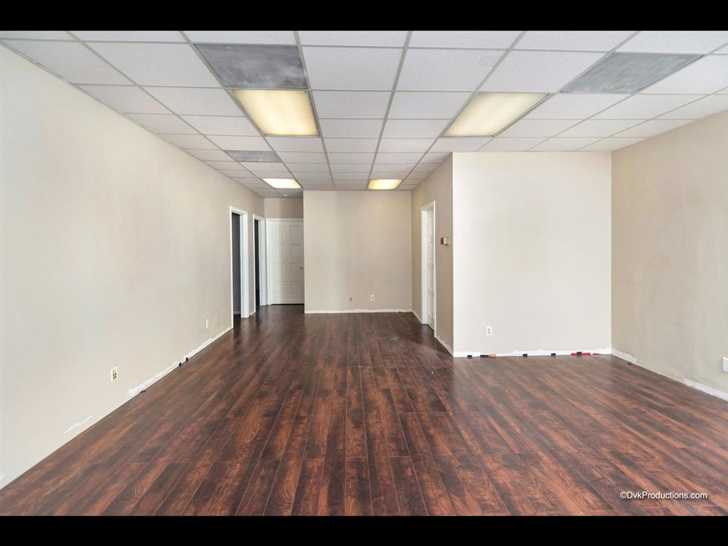 707 Civic Center Dr Property Photo 3