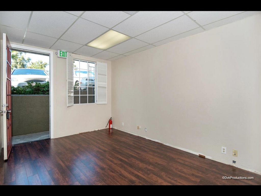 707 Civic Center Dr Property Photo 10