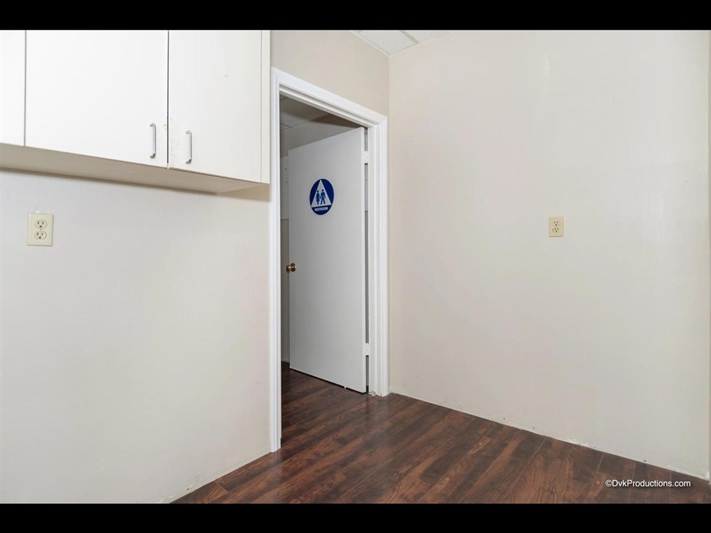 707 Civic Center Dr Property Photo 11