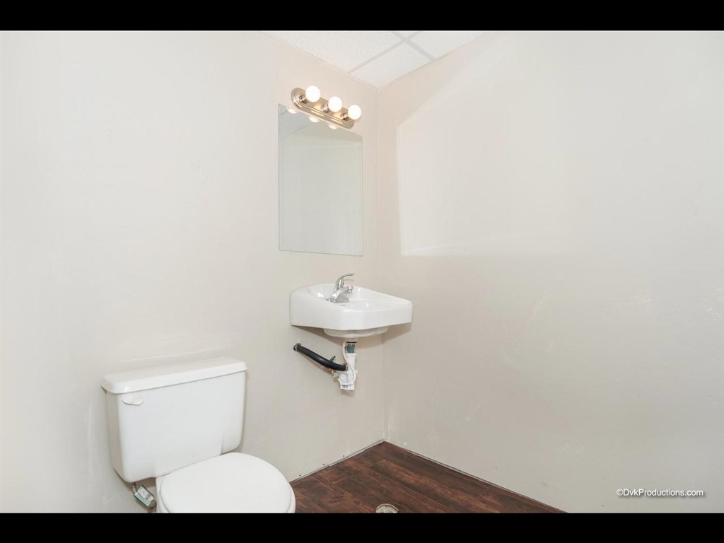 707 Civic Center Dr Property Photo 12