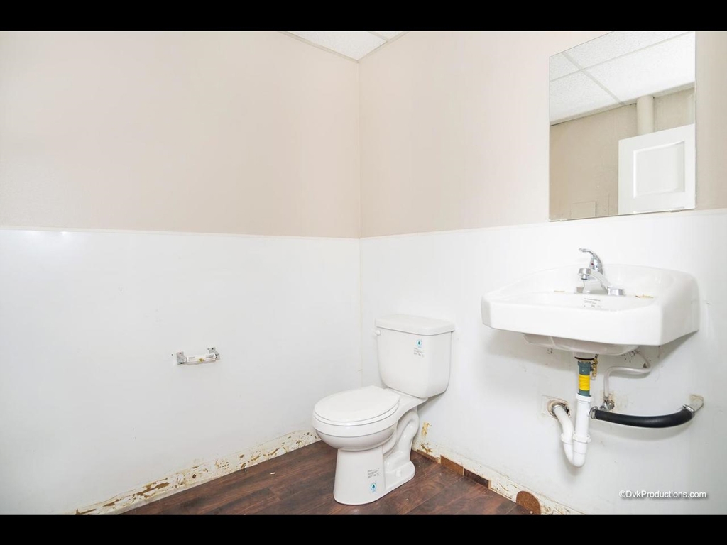 707 Civic Center Dr Property Photo 18