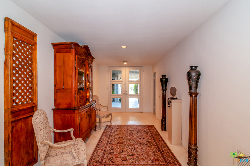 4 Eric Circle Property Photo 6