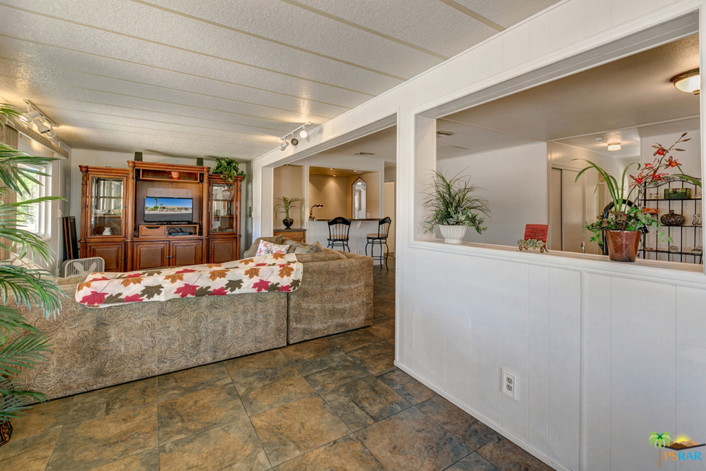 19508480PS Property Photo 3