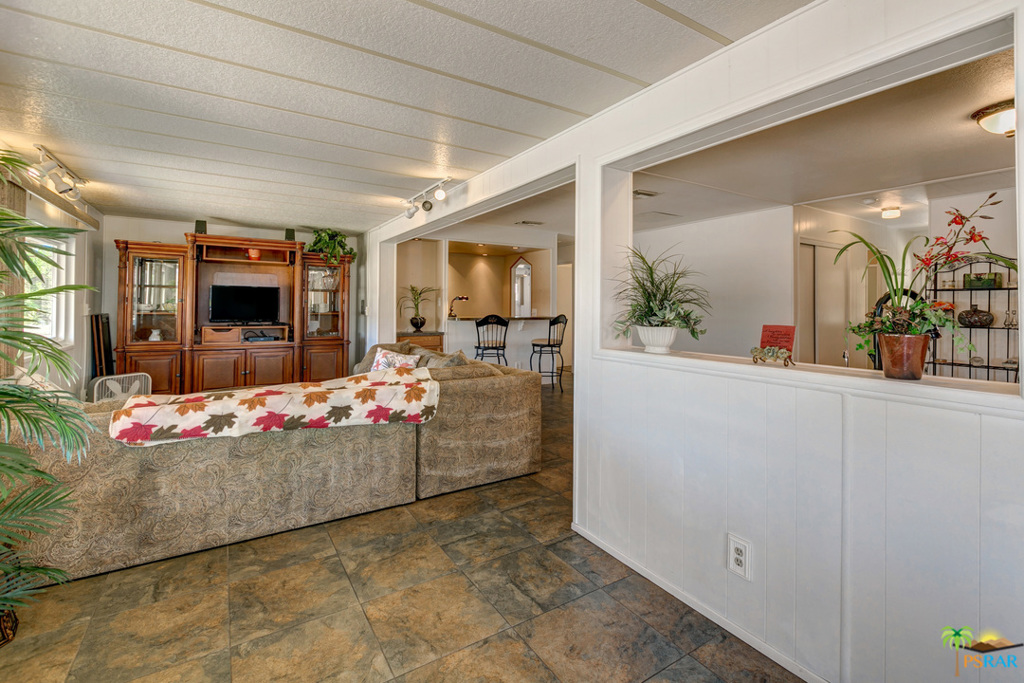 19508480PS Property Photo 4