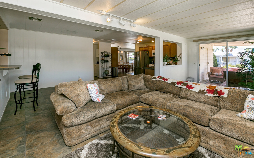 19508480PS Property Photo 6