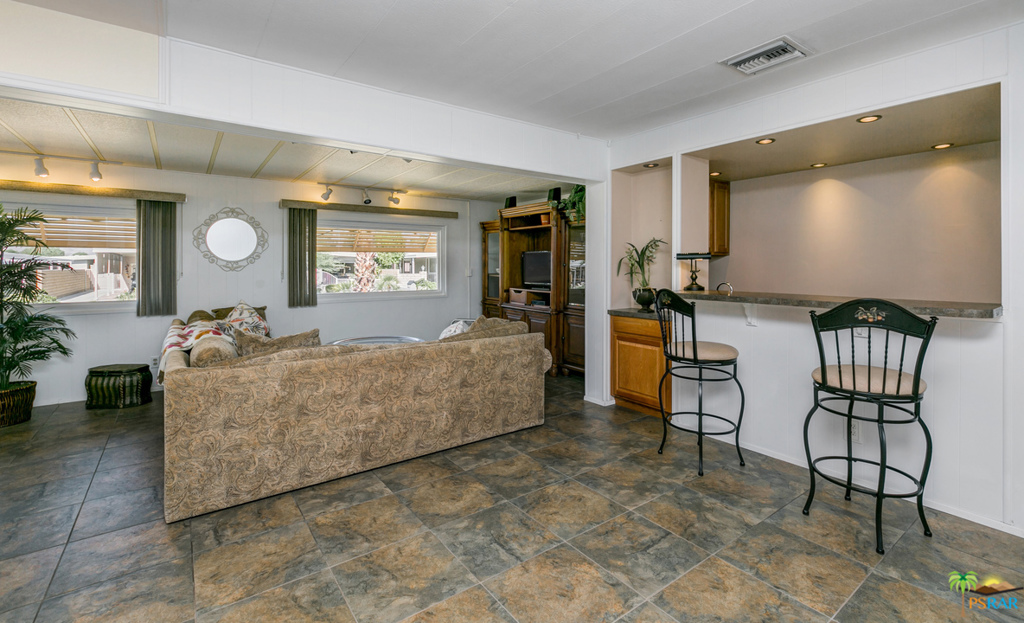 19508480PS Property Photo 7