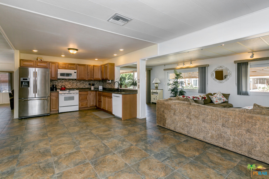 19508480PS Property Photo 8