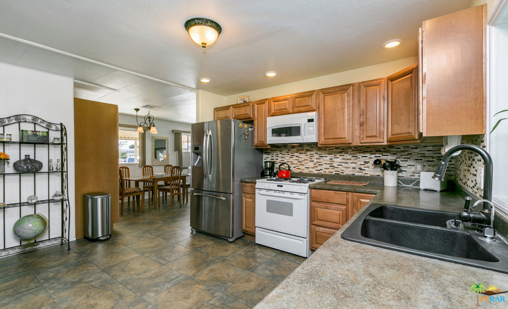 19508480PS Property Photo 9