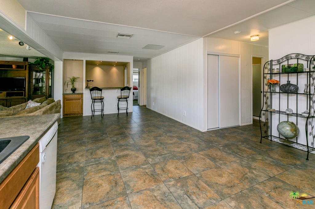 19508480PS Property Photo 12