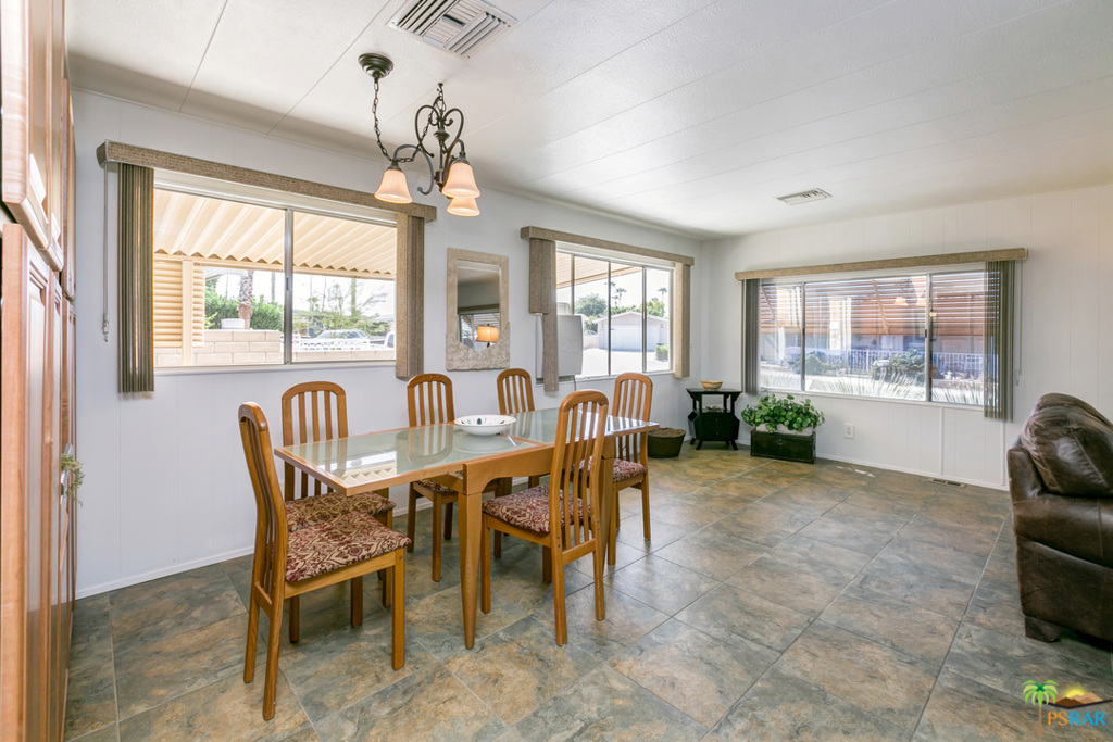 19508480PS Property Photo 13