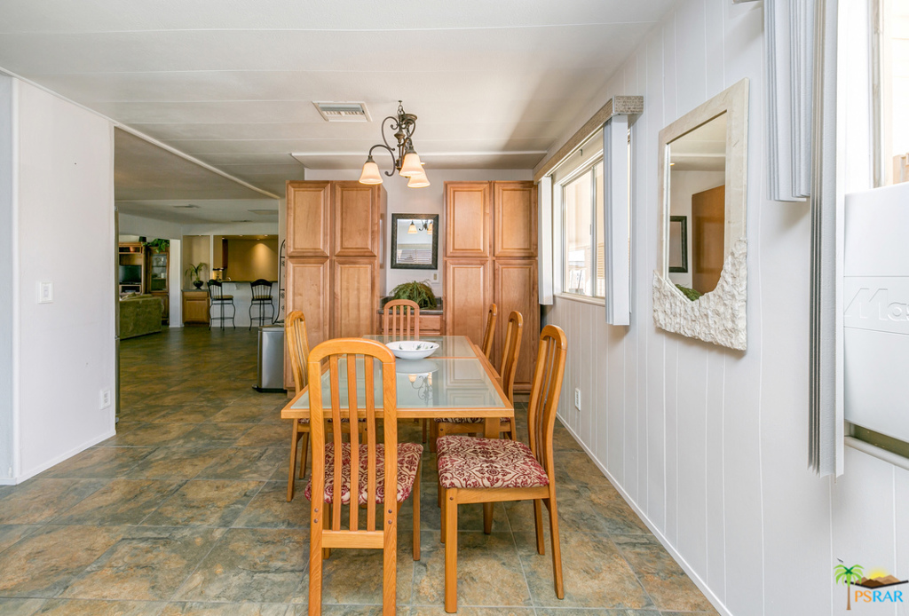 19508480PS Property Photo 14
