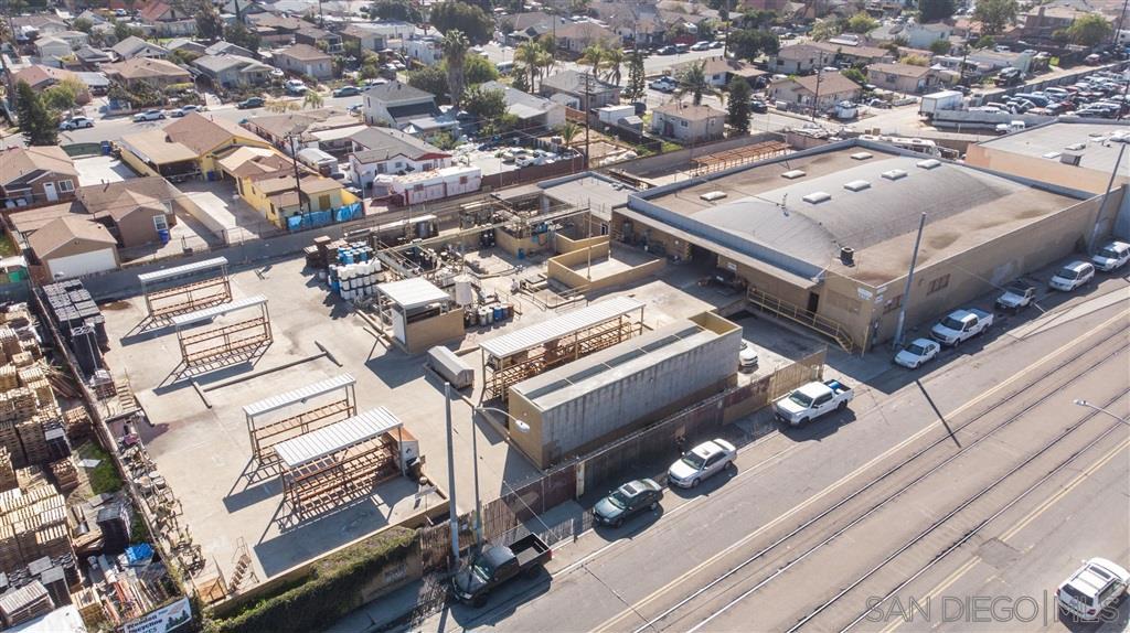 2929 Commercial St Property Photo