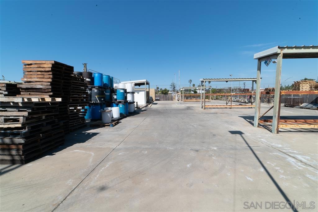 2929 Commercial St Property Photo 4