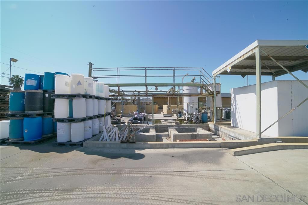 2929 Commercial St Property Photo 5