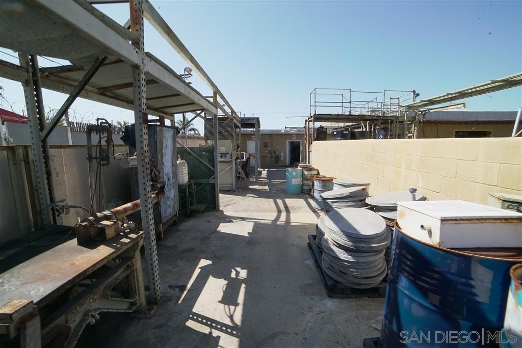 2929 Commercial St Property Photo 10