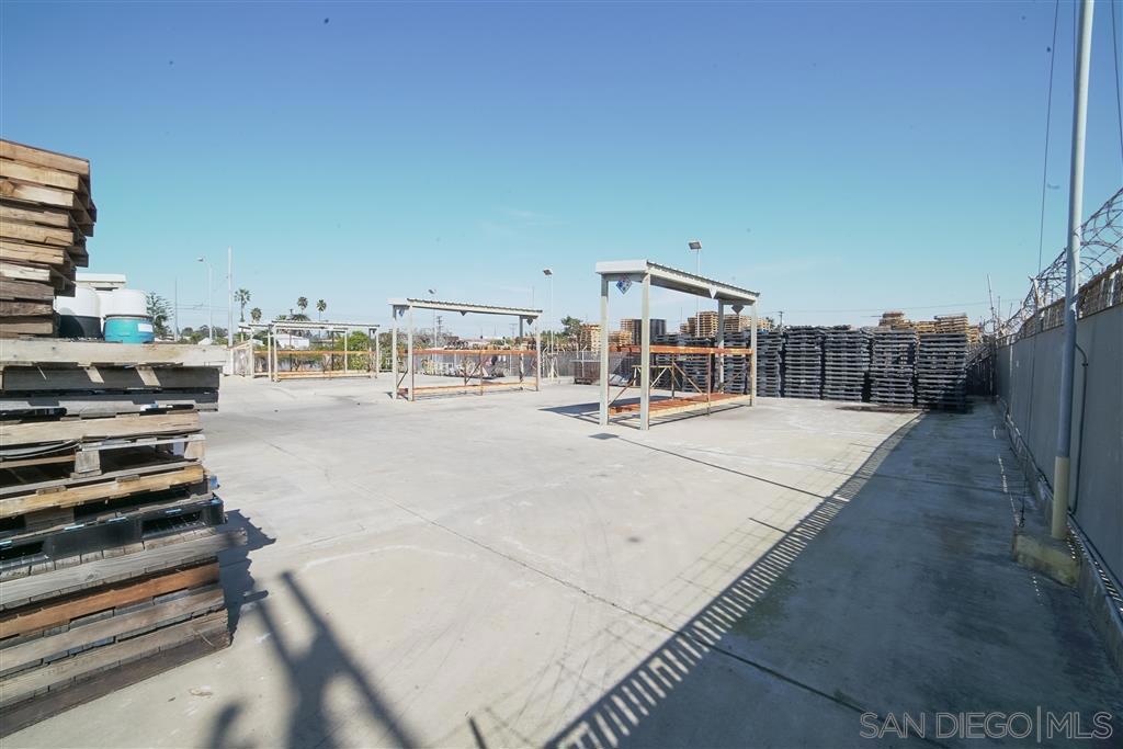 2929 Commercial St Property Photo 11