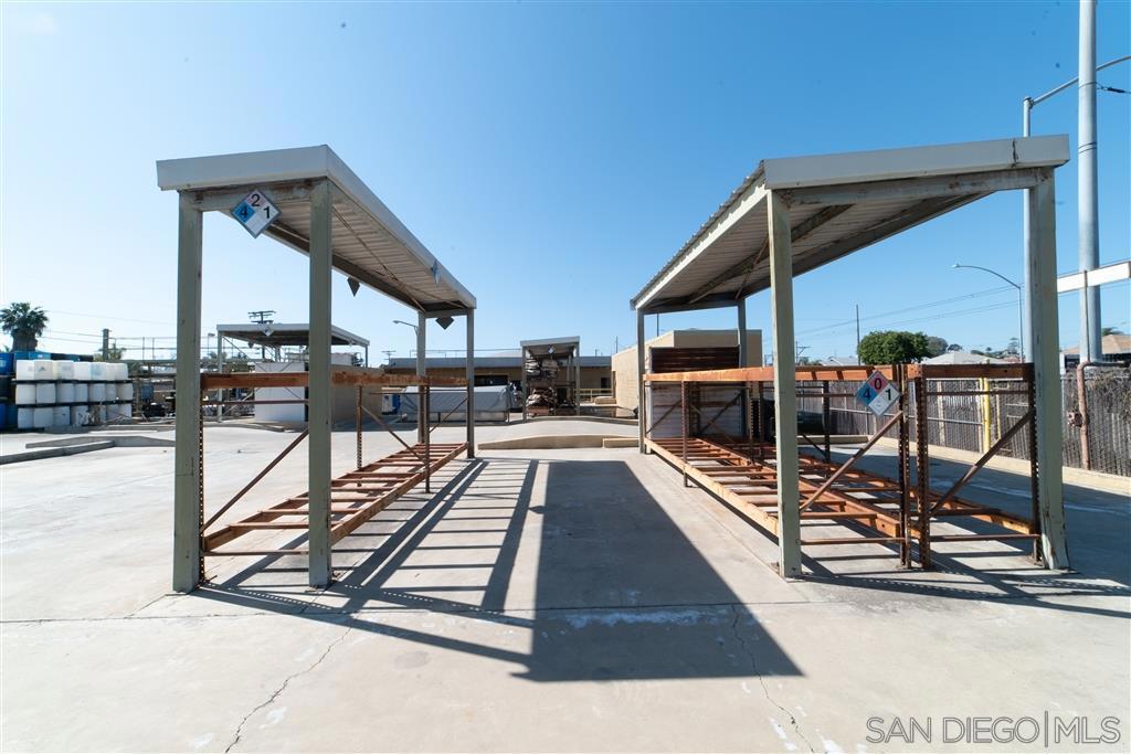 2929 Commercial St Property Photo 15