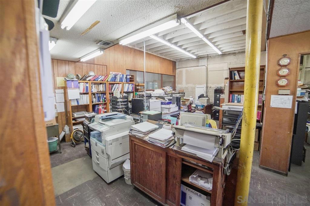 2929 Commercial St Property Photo 17