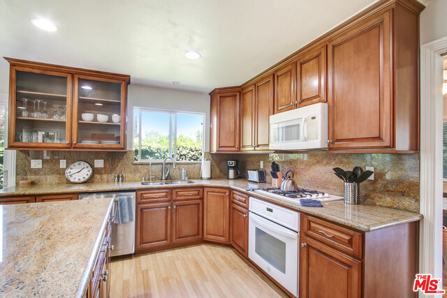 24648 Eilat Street Property Photo 8