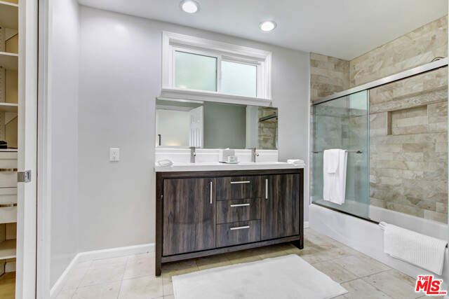 24648 Eilat Street Property Photo 16