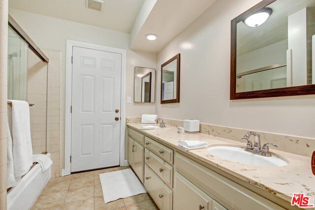 24648 Eilat Street Property Photo 21