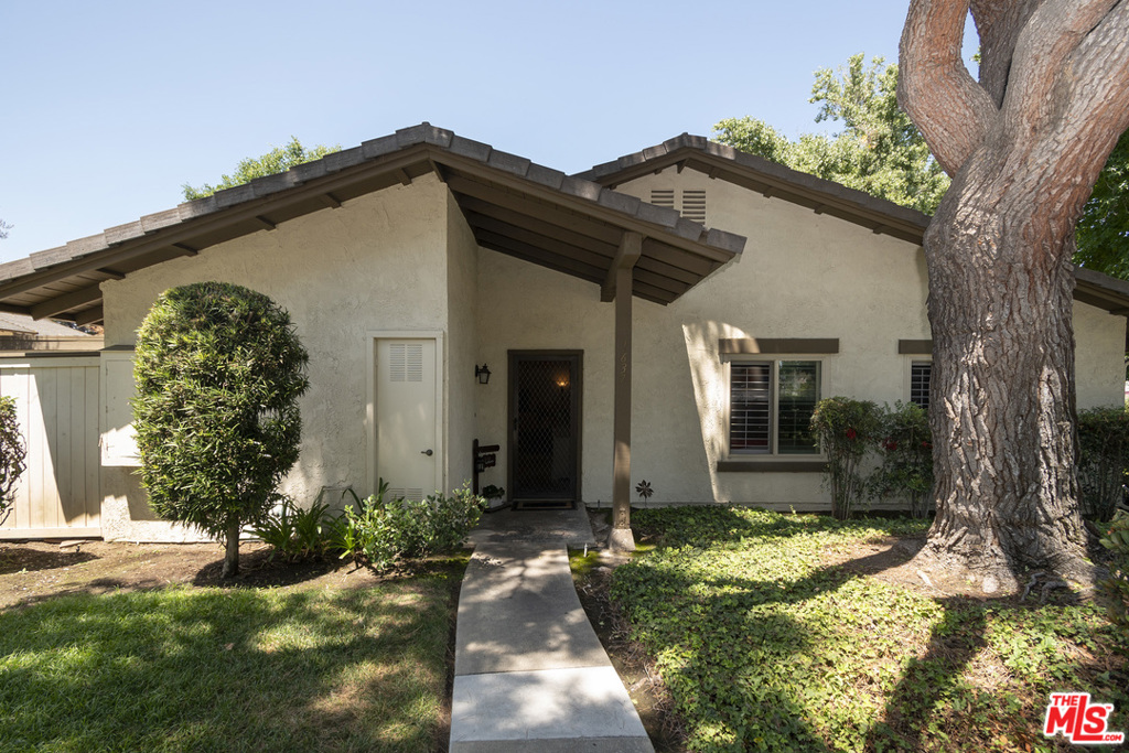 1637 Aspen Village Way Property Photo 1