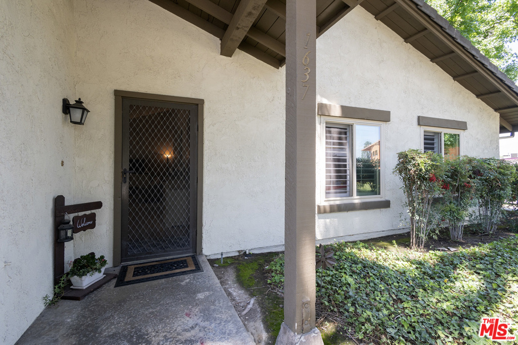 1637 Aspen Village Way Property Photo 3