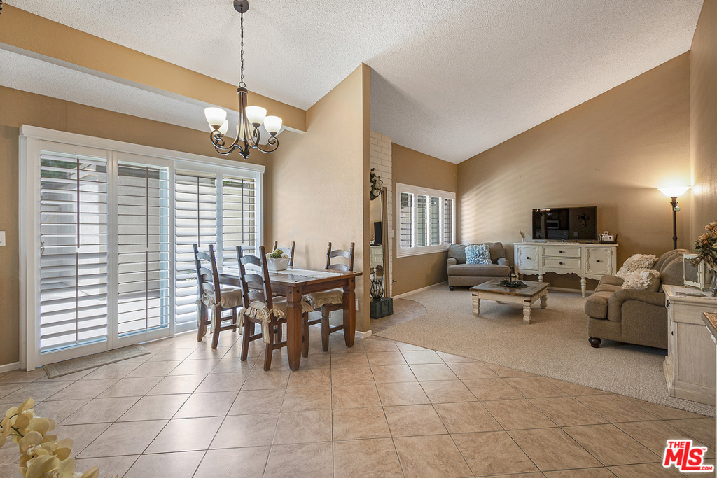 1637 Aspen Village Way Property Photo 4